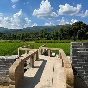 西藏花岗岩仿古石材景区使用案例