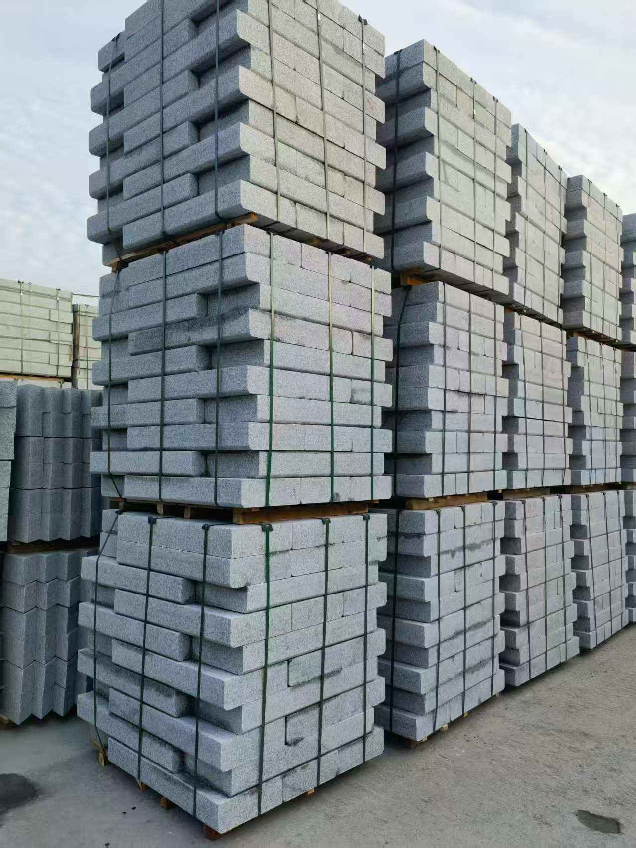 西藏 路沿石（路侧石），颜色一致，尺寸标准