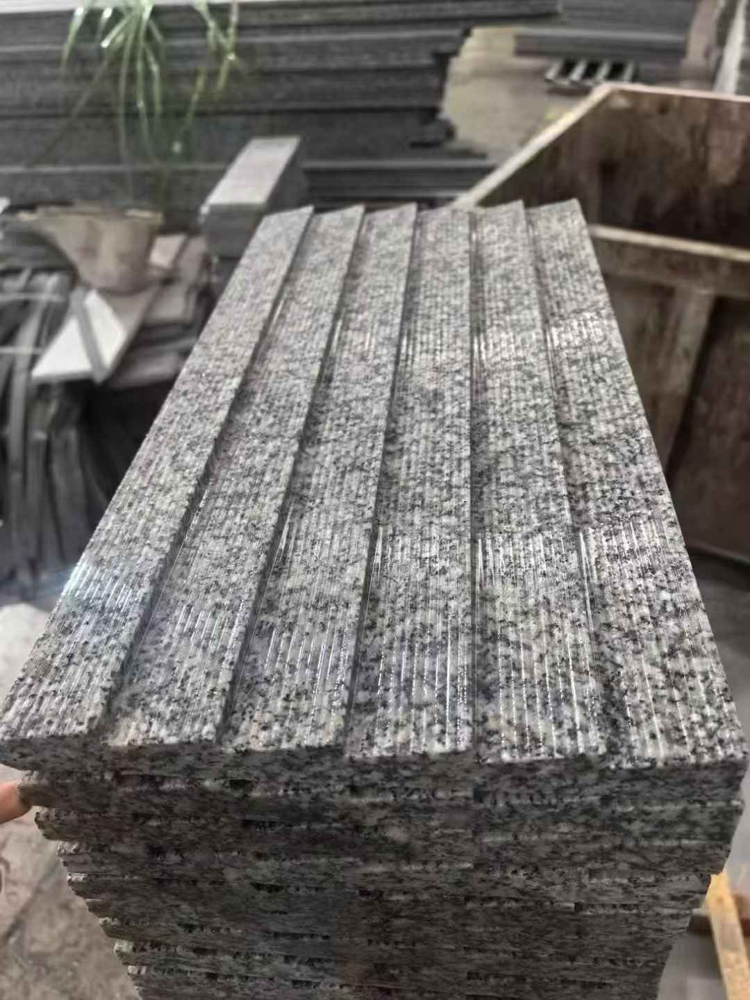 西藏 狼牙石