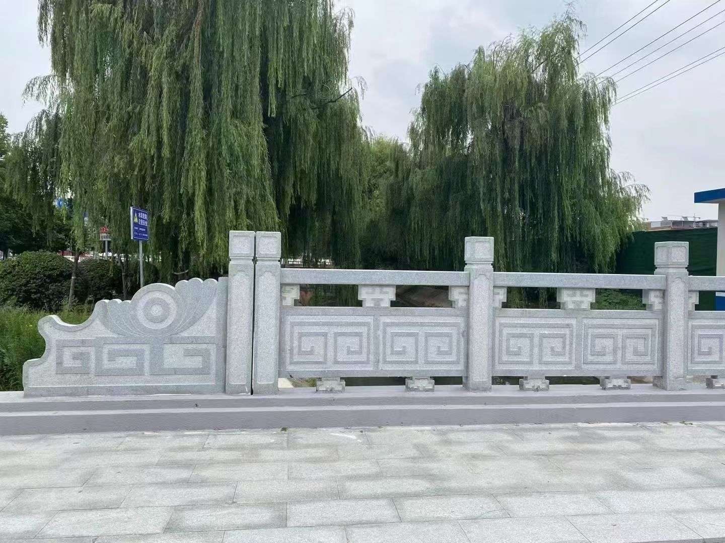 西藏 芝麻灰桥栏杆、河道栏杆安装效果