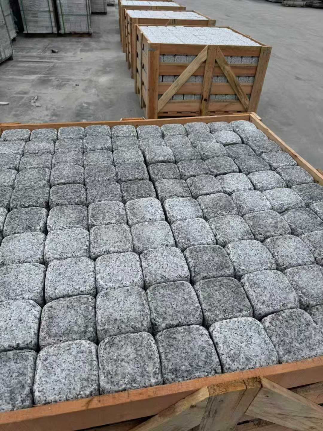 西藏 园林景观滚石