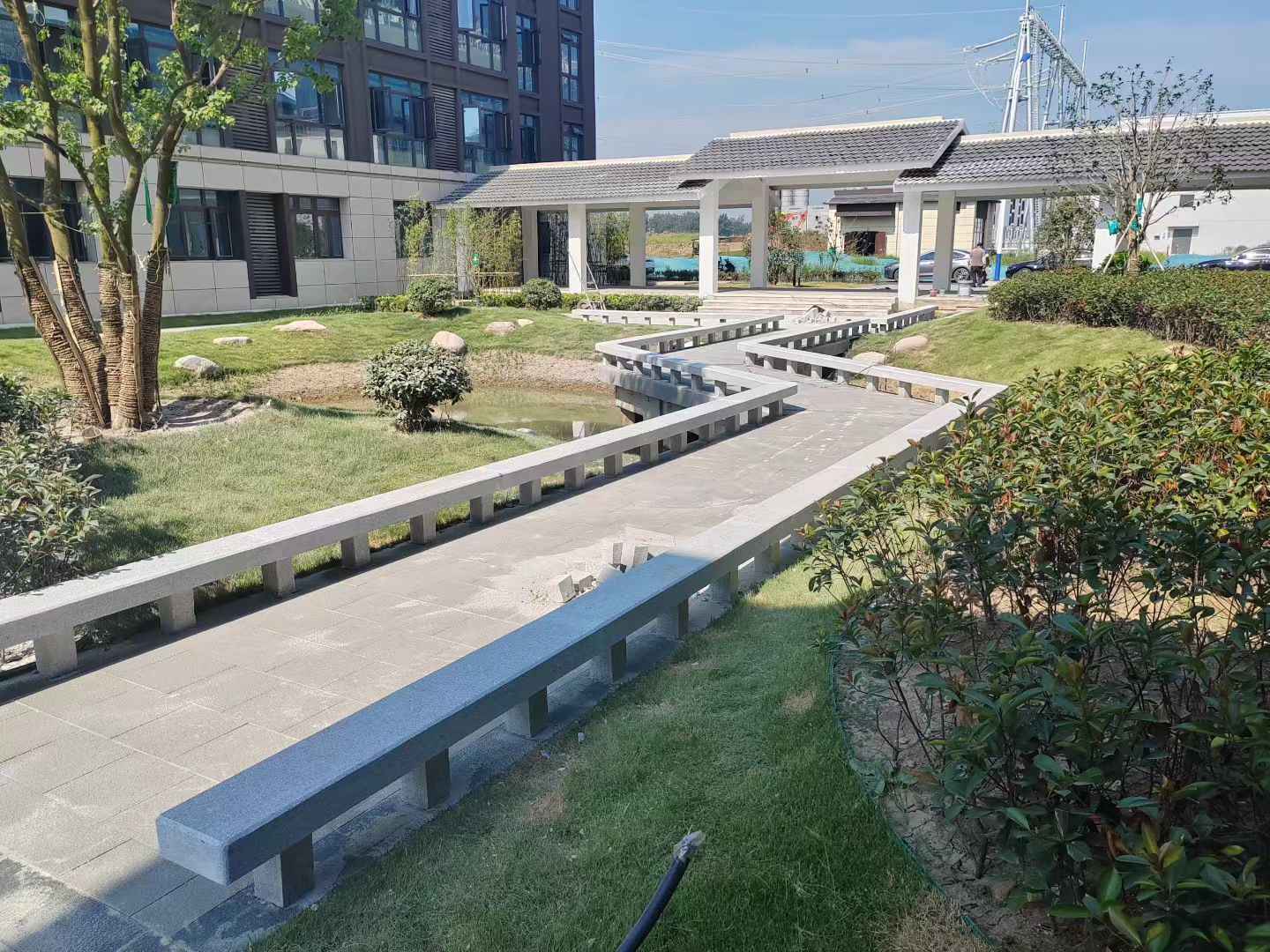 西藏 芝麻灰小区坐凳&栏杆安装效果